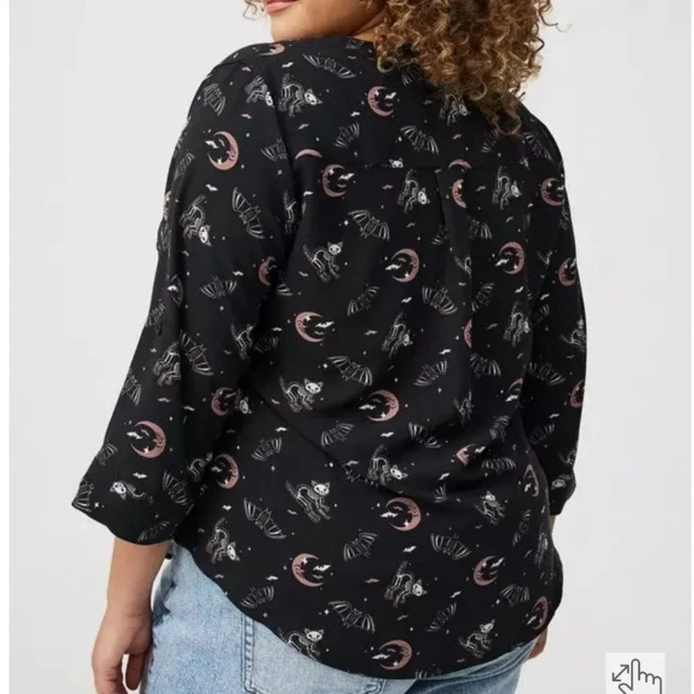 Torrid 4 (4X‎ 26) Spooky Cats & Bats Moon Stars Challis Harper Blouse Shirt New
